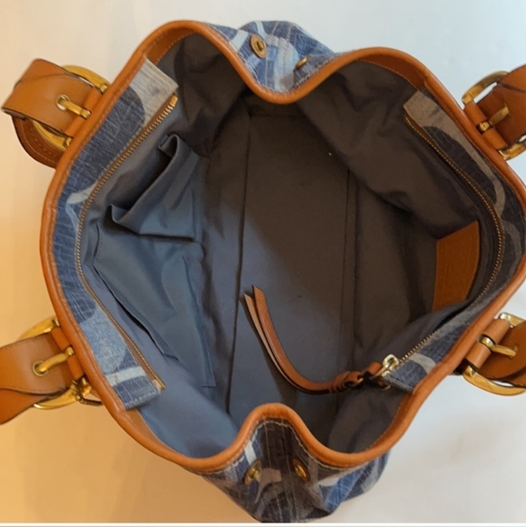 Coach - Picture 7 of 8